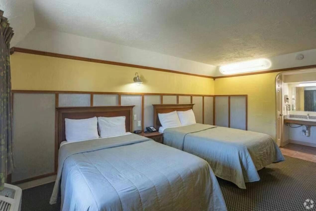 Bo Hotel Canadian Courts Esterno foto