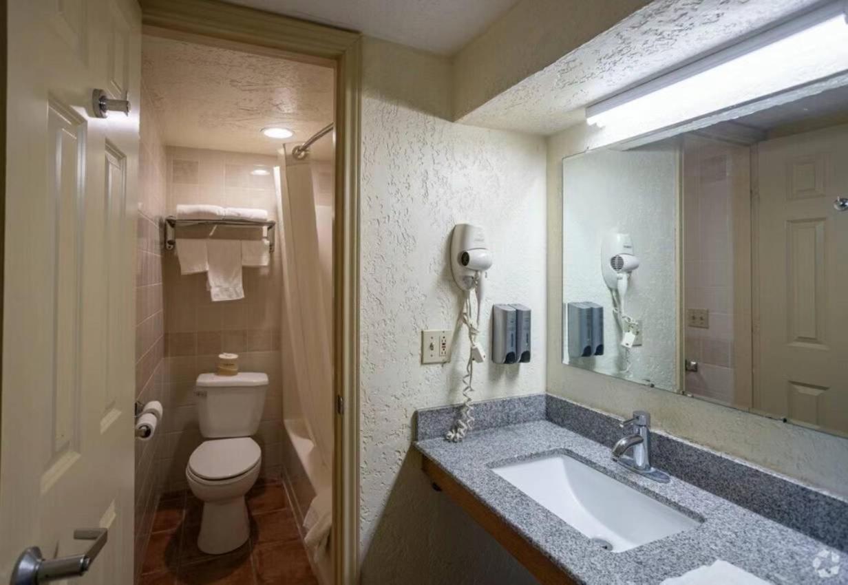 Bo Hotel Canadian Courts Esterno foto